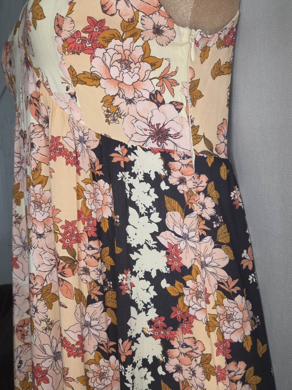 Floral Maxi Dress Cream and Pink By Crimson Size Medium With Festive Boho Feel - Picture 3 of 9